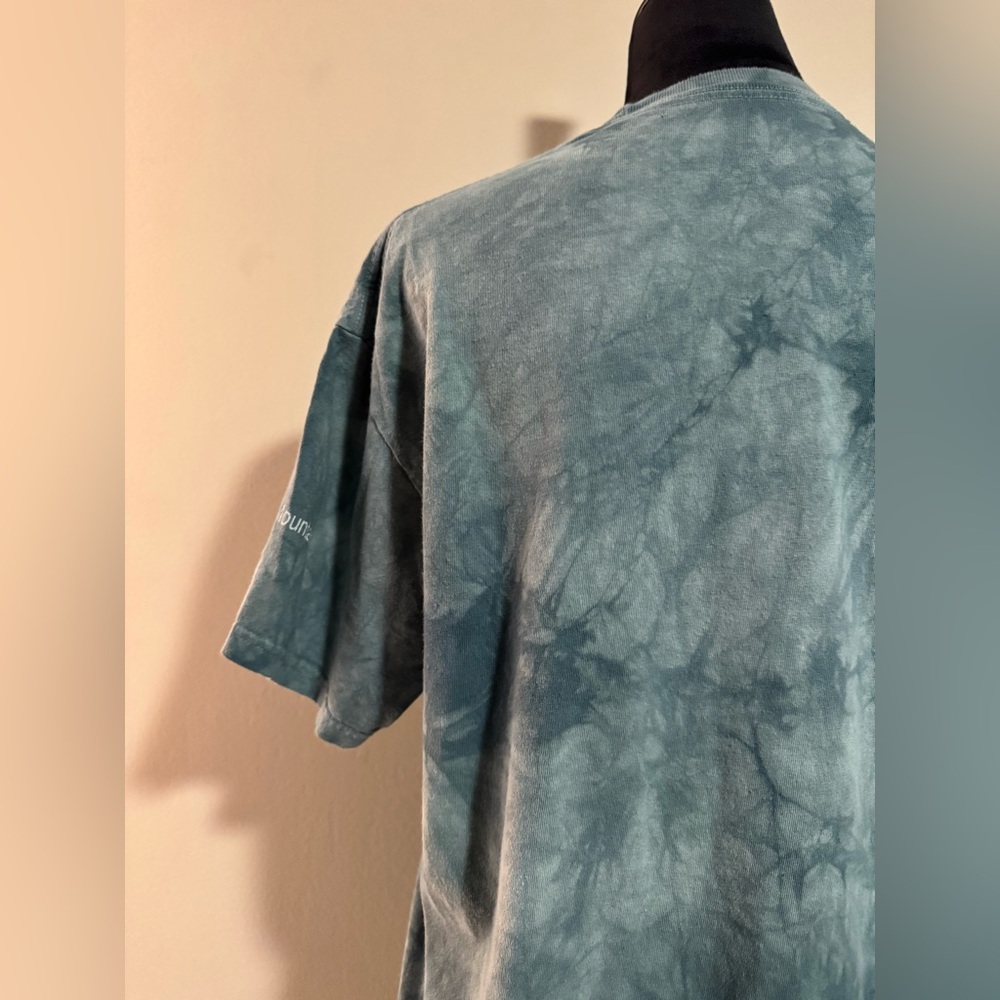 Preloved The Mountain Blue And Gold Macaws Green Classic T-Shirt size large - Picture 7 of 11